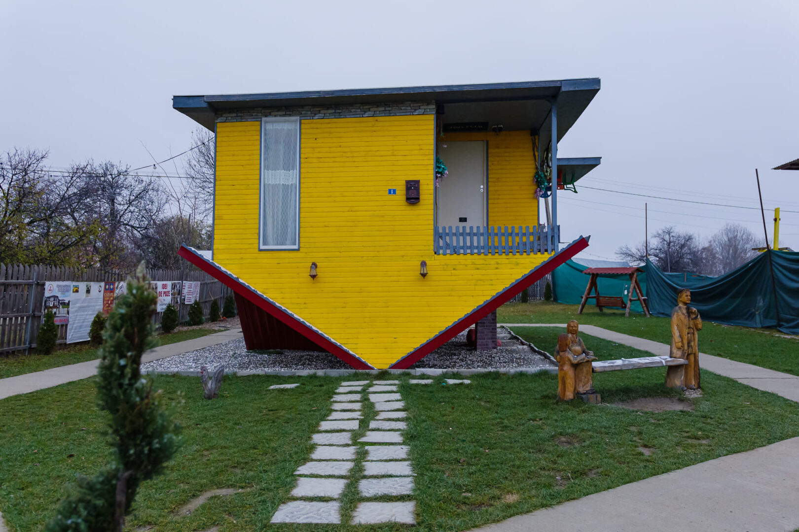 Căsuța Răsturnată